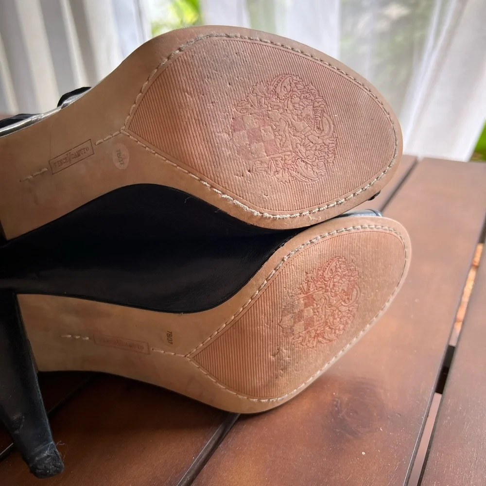 Vince Camuto leather bootie with peep toe